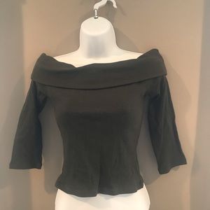 Off the shoulder shirt -olive